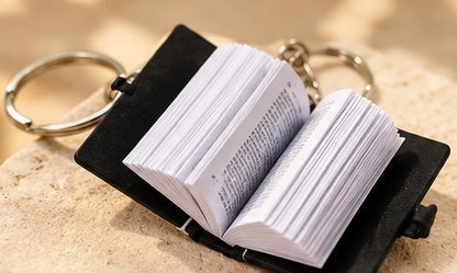 Mini Biblia llavero